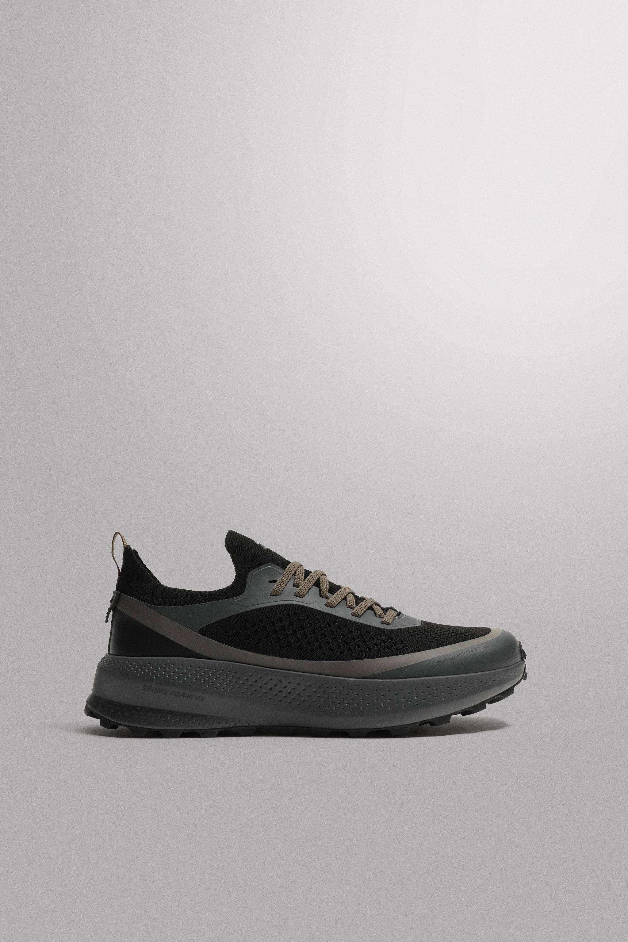 TRAIL RUNNING SNEAKERS